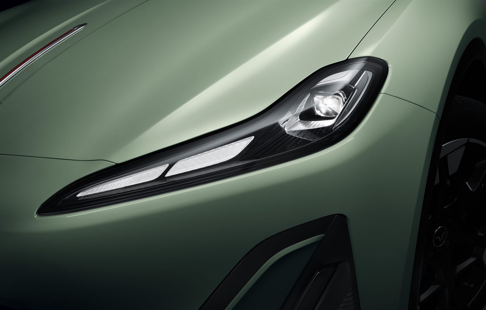 Full-LED signature lighting