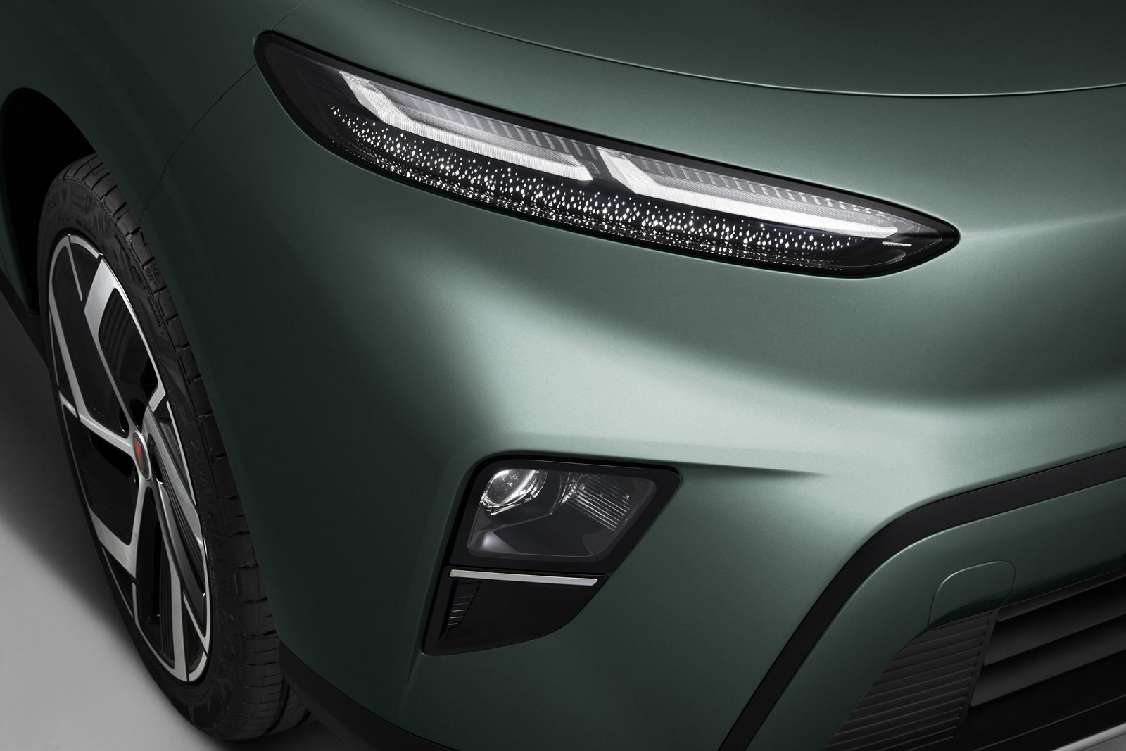 Signature front lighting