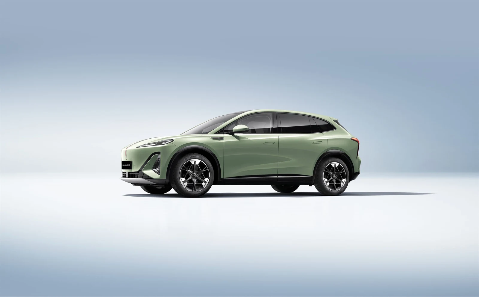 HONGQI EHS5 · Studio exterior